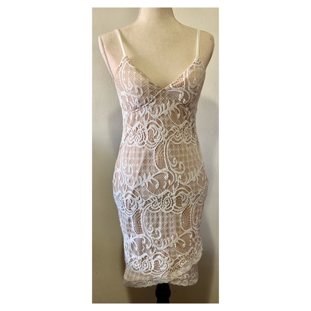 🤍 Lace Fitted Body Dress 🤍